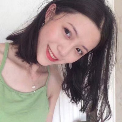 女头浅绿色