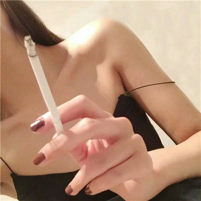 伤感吸烟头像女